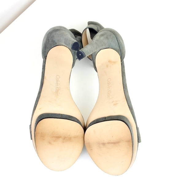Calvin Kelein sandals size 10M gray suede - Picture 7 of 13